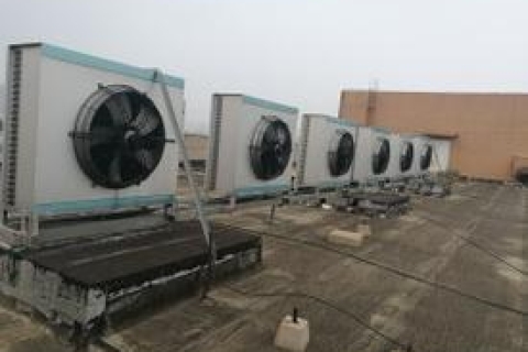 Tính công suất bơm nhiệt cho khách sạn 3–5 sao theo giờ tắm cao điểm