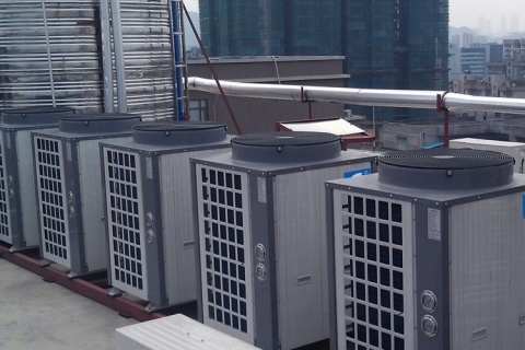 Bơm nhiệt cho hồ bơi khách sạn 4 mùa: cách duy trì 28–30°C ổn định mà không đội chi phí điện
