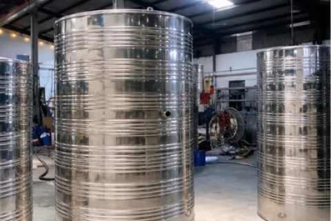 Bồn bảo ôn inox 304 cho nhà máy sữa: cách tính thất thoát nhiệt và dung tích đệm theo ca sản xuất