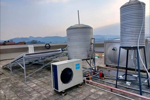 Thiết kế hệ thống nước nóng công nghiệp cho nhà máy đồ uống: xử lý giờ cao điểm rửa chai và CIP mà không tăng đột biến tiền điện